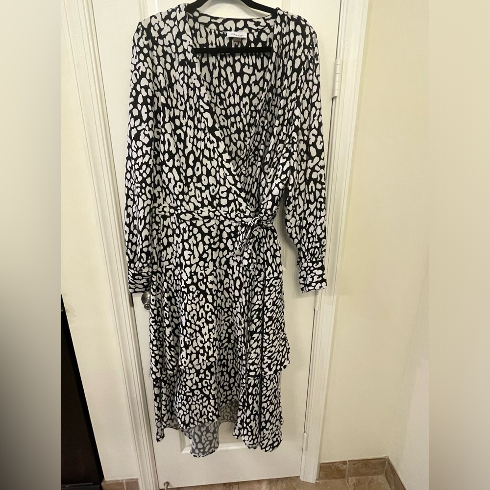 Calvin Klein True Wrap Leopard Print Dress. Ruffled Tiers, Long Sleeve Size 22W.
